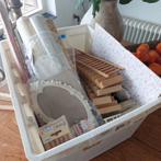 Poppenhuis accessoires: trappen, deuren, plinten, behang, Ophalen of Verzenden