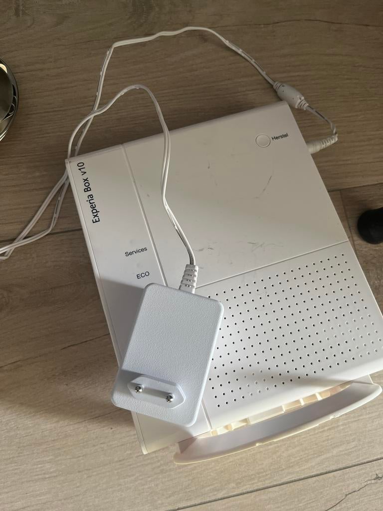KPN Experia Box V10 Router/Modem, Ophalen of Verzenden, Gebruikt, Router met modem