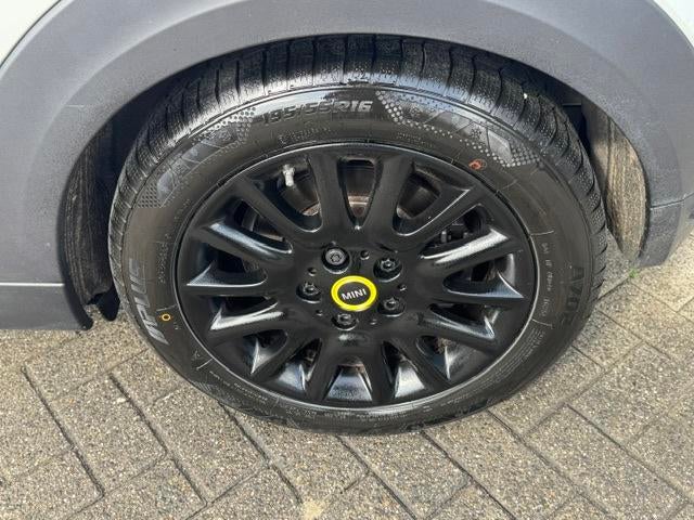 Mini Mini Electric Classic *stoelv. *carplay *camera *navi, Auto's, Gebruikt, 33 kWh, 4 stoelen, Leder