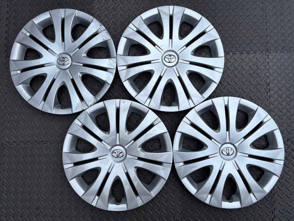 Set Toyota Auris, Avensis, Corolla Verso wieldoppen 16 inch, Ophalen of Verzenden, Gebruikt