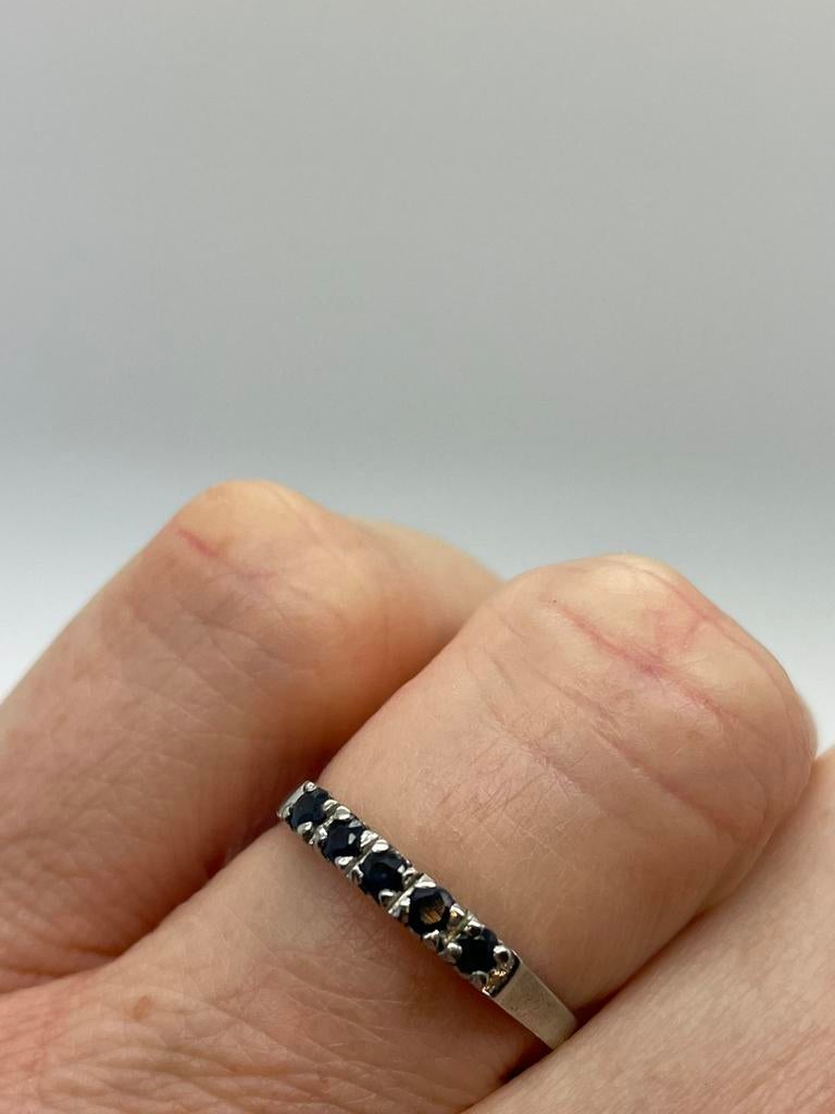 D529 Prachtige zilveren ring blauwe saffier maat 17,5, Ophalen of Verzenden, X, Met edelsteen, Dame