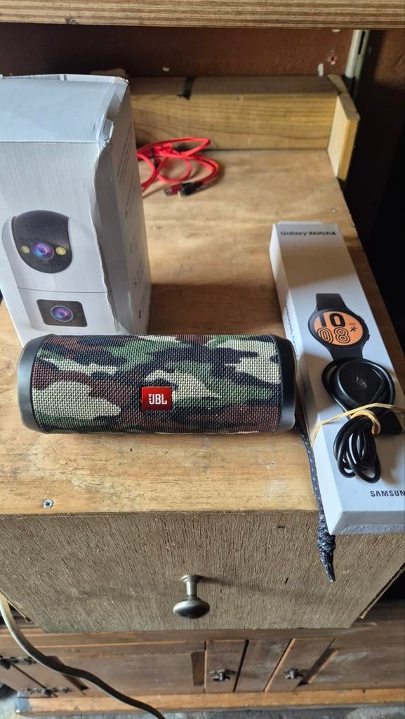 Ip camera twee camera's in één jbl box en samsung smartwatch, Ophalen