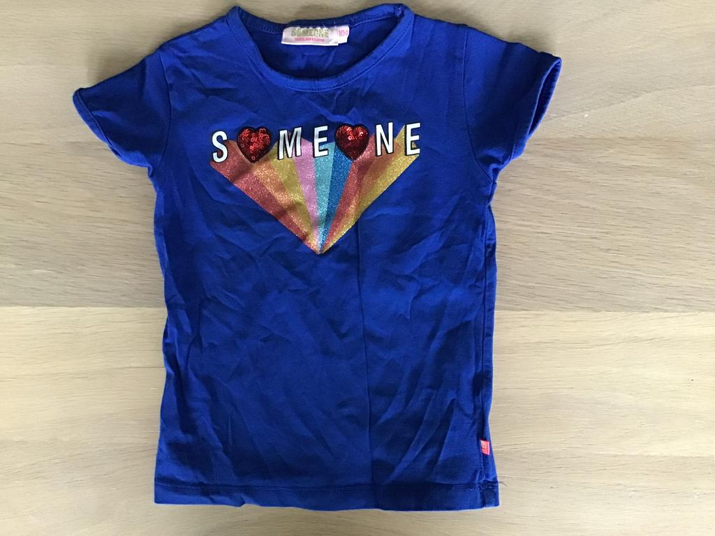 Blauw T-shirt met 'Someone' opdruk en pailletten maat 104, Ophalen of Verzenden, Zo goed als nieuw, Jongen of Meisje, Shirt of Longsleeve