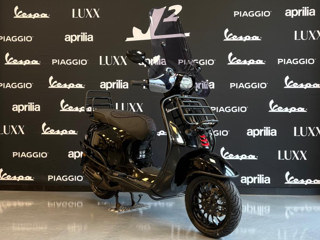 Vespa Sprint | Glans Zwart | Brom | 2022 | 8454 km | 1 eig