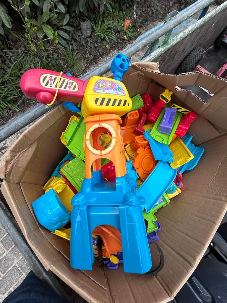 Vtech autobaan met veel onderdelen en autootjes, Kinderen en Baby's, Speelgoed | Vtech, Ophalen, Gebruikt, 2 tot 4 jaar