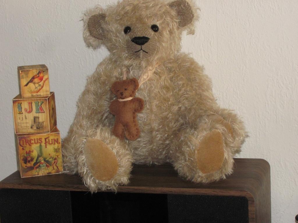 Teddybeer Stine 35 cm - handgemaakt, Verzamelen, Beren en Cherished Teddies, Nieuw, Stoffen beer, Overige merken, Ophalen of Verzenden