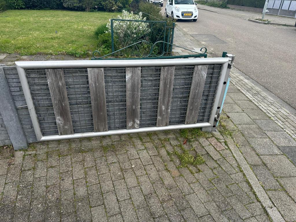 Poort te koop, Tuin en Terras, Tuinhekken en Hekwerk, Ophalen, Zo goed als nieuw, IJzer