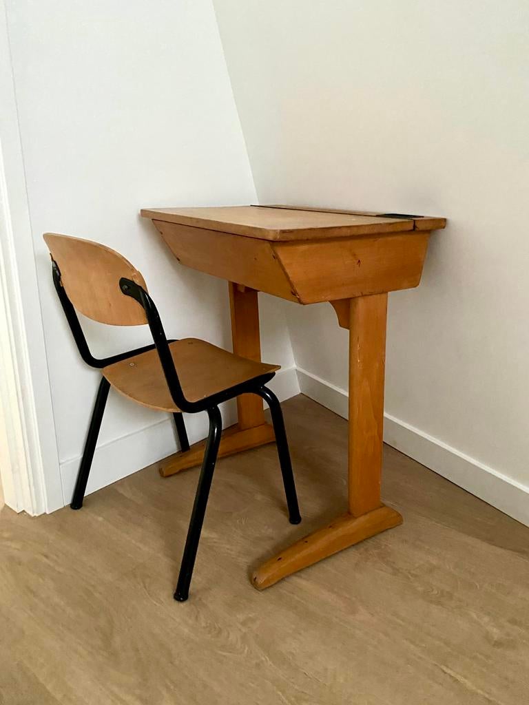 Vintage kinderbureau., Ophalen, Zo goed als nieuw, Tafel(s)