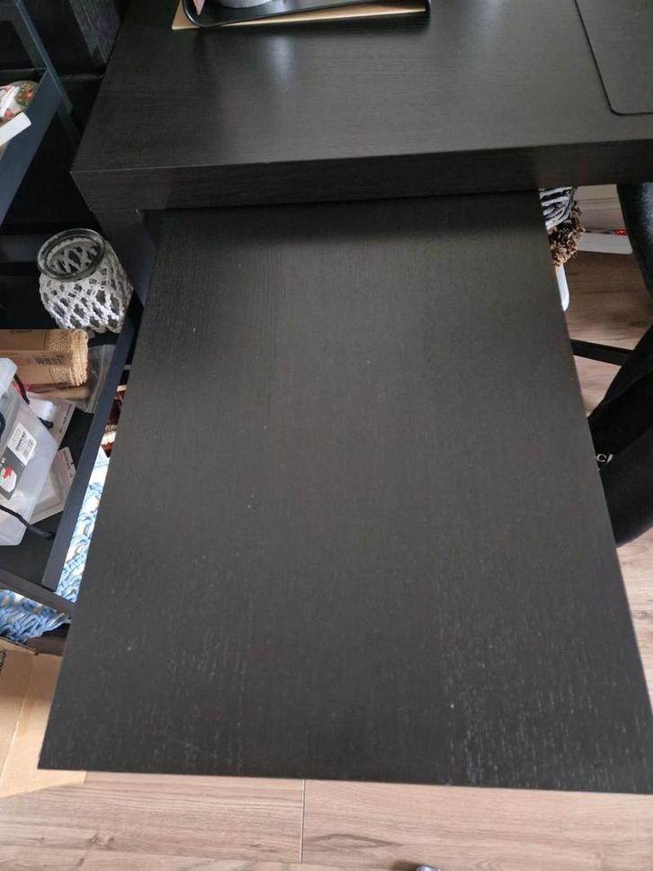 IKEA Malm bureau zwartbruin met uitschuifbaar blad, Huis en Inrichting, Bureaus, Gebruikt, Overige typen, IKEA, Modern, Spaanplaat of MDF