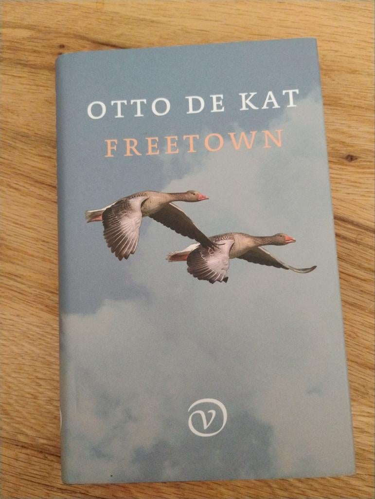Otto de Kat - Freetown (roman), Ophalen of Verzenden, Zo goed als nieuw, Otto de Kat, Nederland