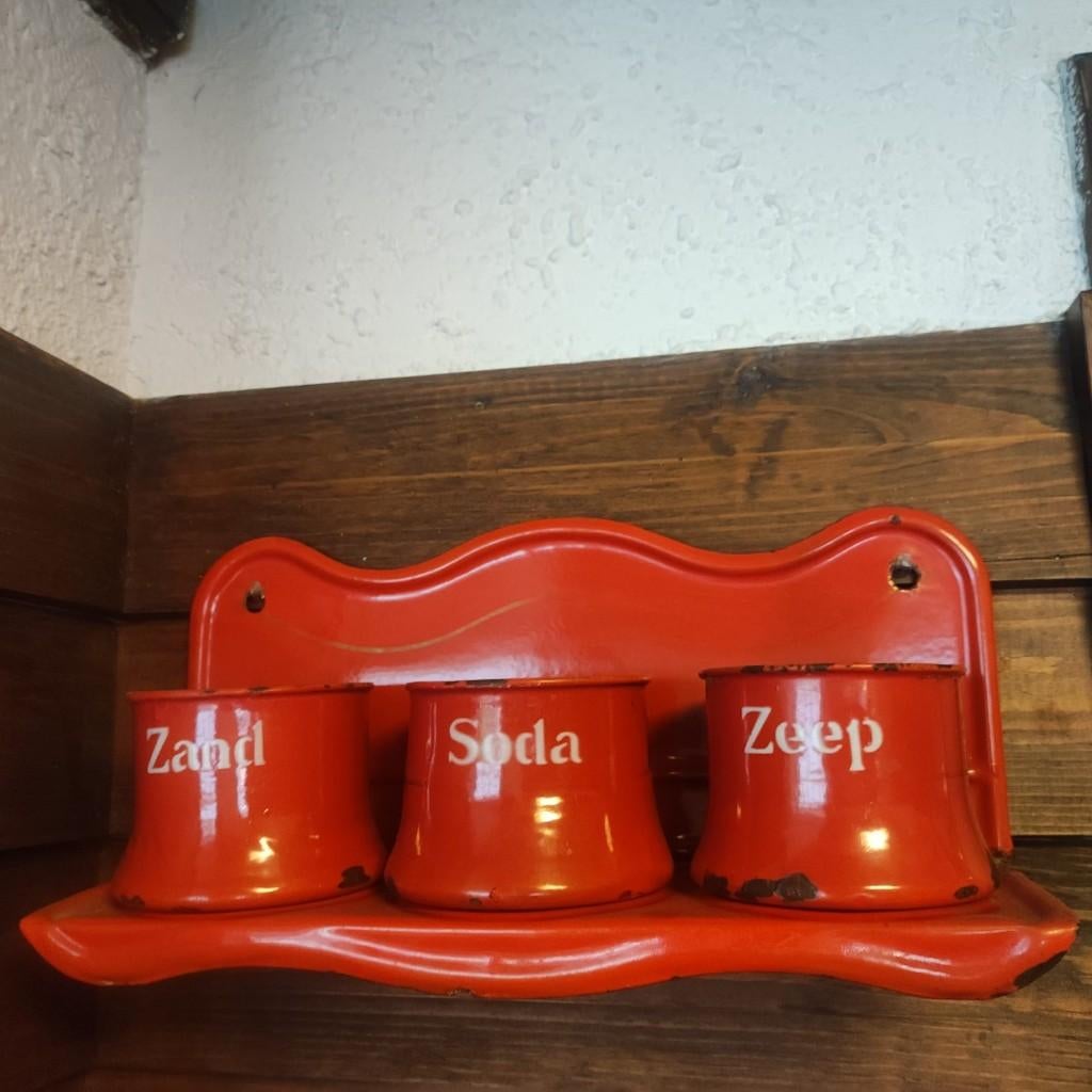 zand, zeep en soda bakjes, Ophalen