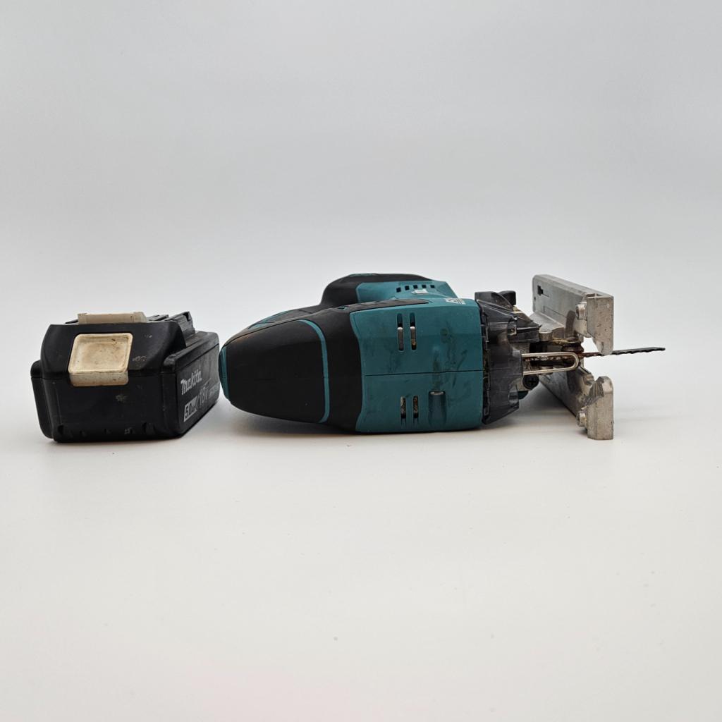 Makita DJV182 Decoupeerzaag incl. 5Ah Accu en Oplader, Makita, Zo goed als nieuw, Support@makita.com, Makita Corporation, 3-11-8, Sumiyoshi-cho, 
Anjo, Aichi 446-8502
Japan