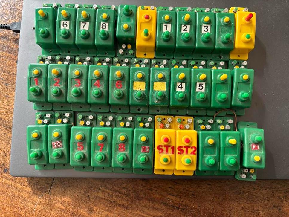 30 Trix Express schakelaars, Hobby en Vrije tijd, Modeltreinen | H0, Overige merken, Gebruikt, Gelijkstroom of Wisselstroom, Overige typen