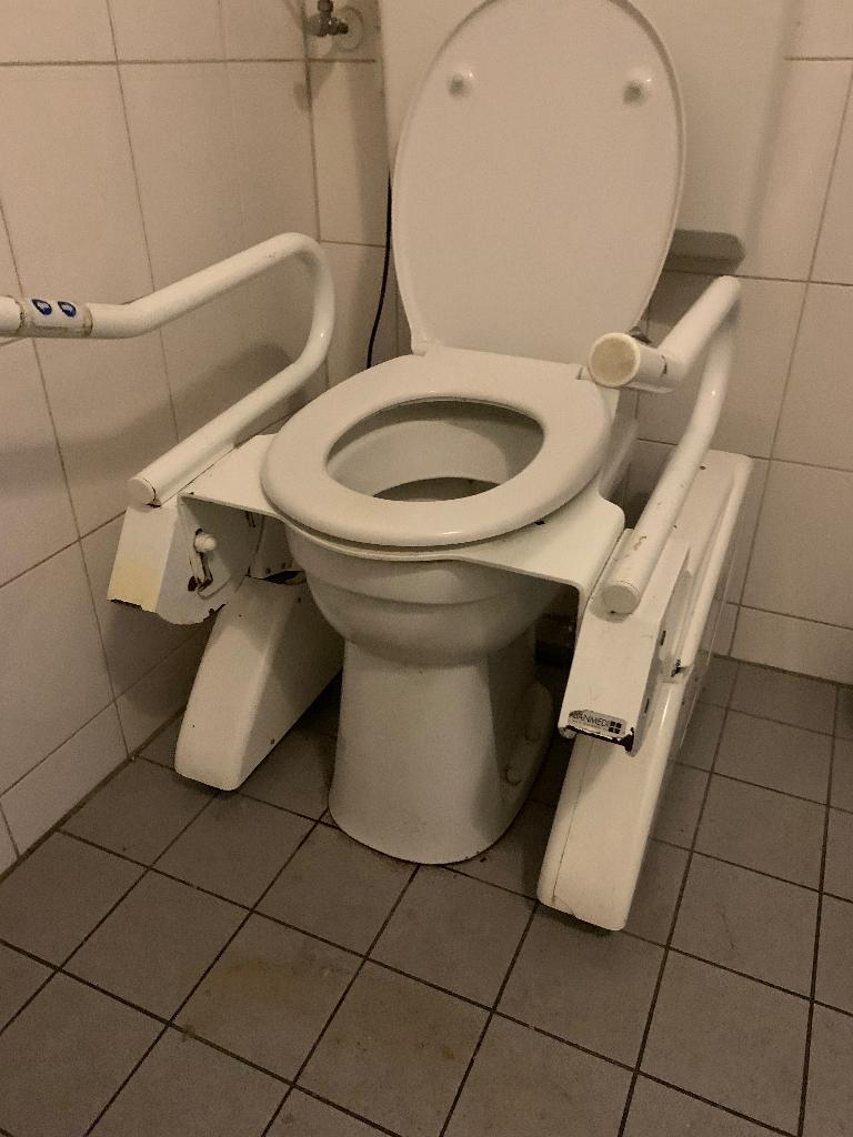 Toilet lift, Diversen, Ophalen of Verzenden, Zo goed als nieuw, Recht