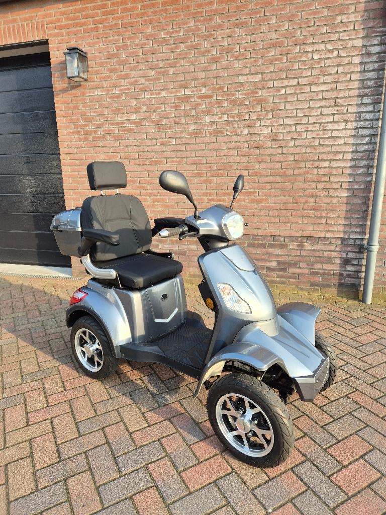 Mooie scootmobiel Elektroroller Futura Lithium accu, Overige merken, Ophalen of Verzenden, Zo goed als nieuw, 16 km/u of meer