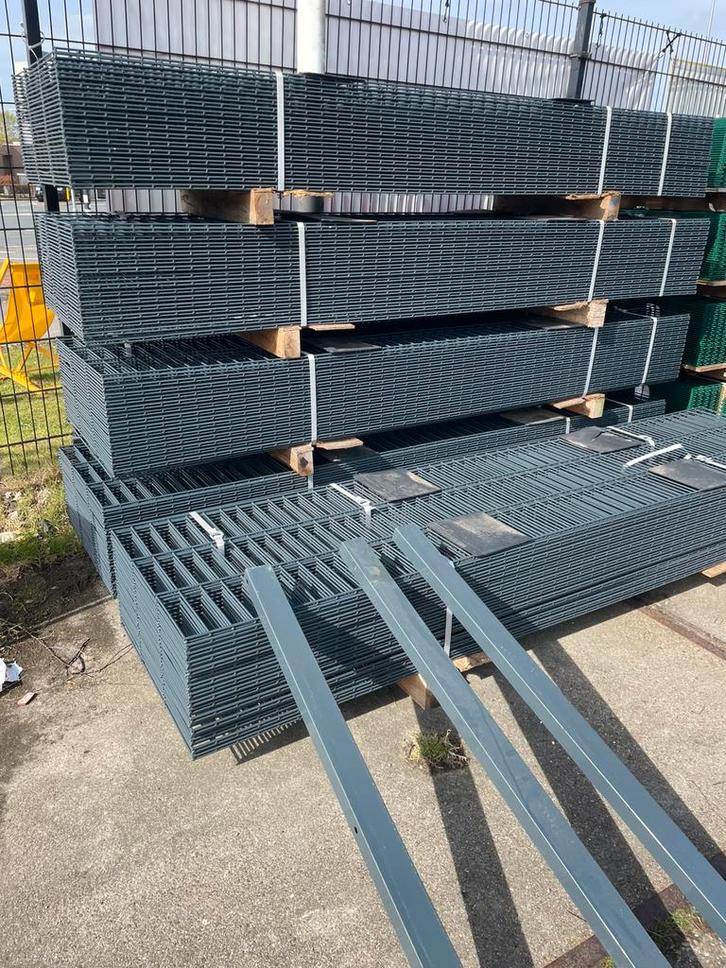 Compleet hekwerk—15 meter incl. Bevestigingsmaterialen, Tuin en Terras, Gaas en Draad, Zo goed als nieuw, 10 tot 20 meter, Ophalen