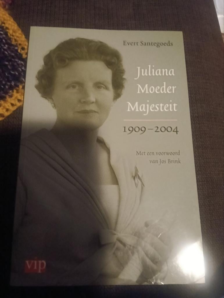 Juliana Moeder Majesteit - Evert Santegoeds, Ophalen of Verzenden, Zo goed als nieuw, Evert santegoeds, Overige