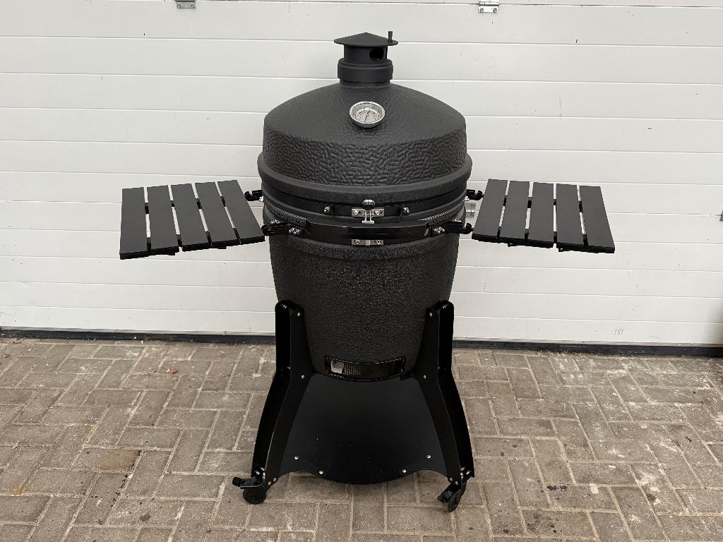 Kamado BBQ 22 inch Black Edition Nieuw van €1299 voor €750, Ophalen, Nieuw, BBQ, Met accessoires