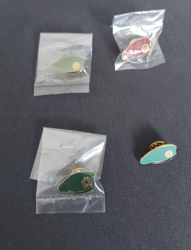 4x pin baret, Ophalen of Verzenden, Landmacht, Nederland, Helm of Baret