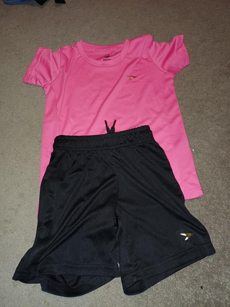 Roze sportshirt en zwarte sportbroek, Kinderen en Baby's, Kinderkleding | Maat 116, Ophalen of Verzenden, Zo goed als nieuw, Meisje