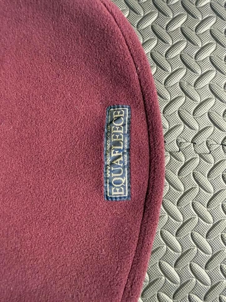 Equafleece sweater maat 28 curvy mulberry, Dieren en Toebehoren, Honden-accessoires, Zo goed als nieuw, Ophalen of Verzenden