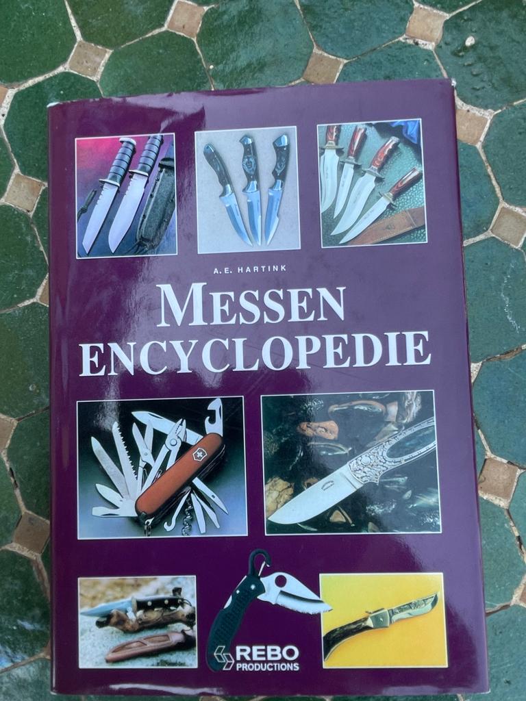 Messen encyclopedie , ook militair., Ophalen of Verzenden, Overige soorten, Overige gebieden, Mes of Dolk