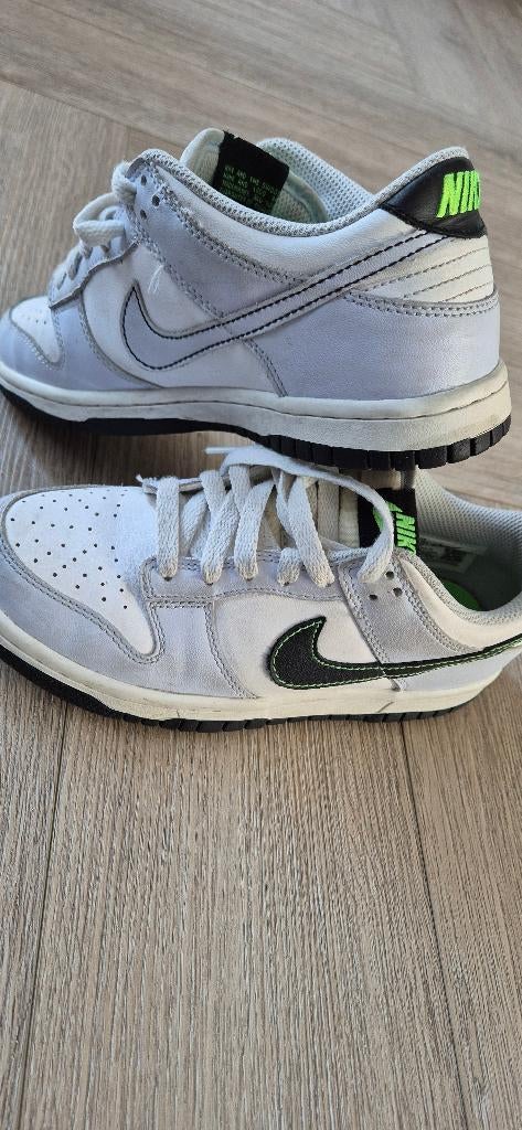 Nike kids dunk low sneaker 36.5 Football Grey/Green Strike', Ophalen of Verzenden, Gedragen, Groen, Sneakers of Gympen