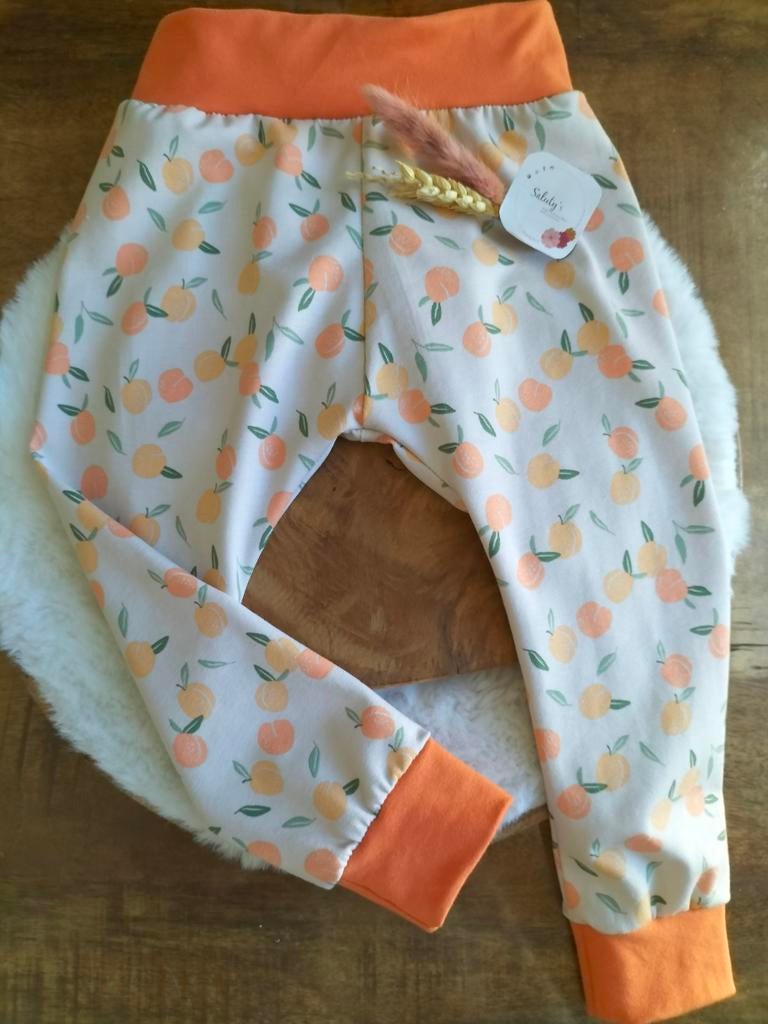 Nieuw handgemaakt • Koningsdag broekje 92 🍊, Kinderen en Baby's, Kinderkleding | Maat 92, Broek, Meisje, Nieuw, Ophalen of Verzenden