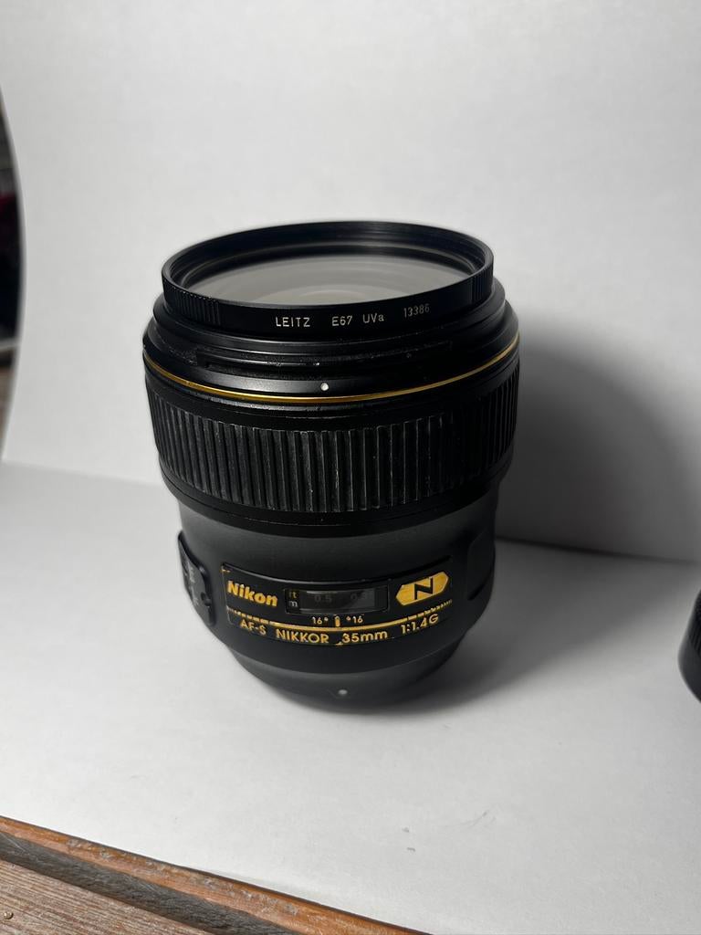 Nikon 35mm 1.4G AF-S Lens + Leitz e67mm UVa Filter, Ophalen of Verzenden, Zo goed als nieuw, Standaardlens