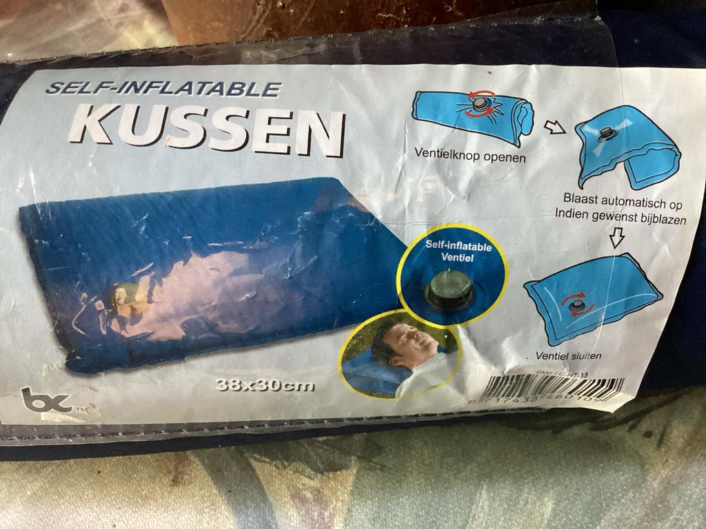 Zelfopblazend kussen 2 stuks, Caravans en Kamperen, Luchtbedden, Ophalen, Nieuw, 1-persoons
