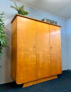 Vintage linnenkast jaren 50 Dutch Design kast berken kast, Ophalen, Met deur(en), 100 tot 150 cm, Retro vifties garderobekast pastoe den boer