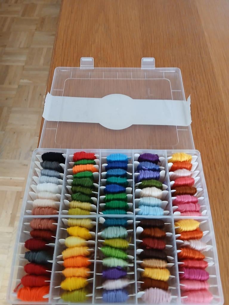 Hobby, Ophalen of Verzenden, Zo goed als nieuw, Handborduren, Borduurgaren of Zijde