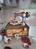 Speeldoos naaimachine met beren, Hobby en Vrije tijd, Ophalen of Verzenden