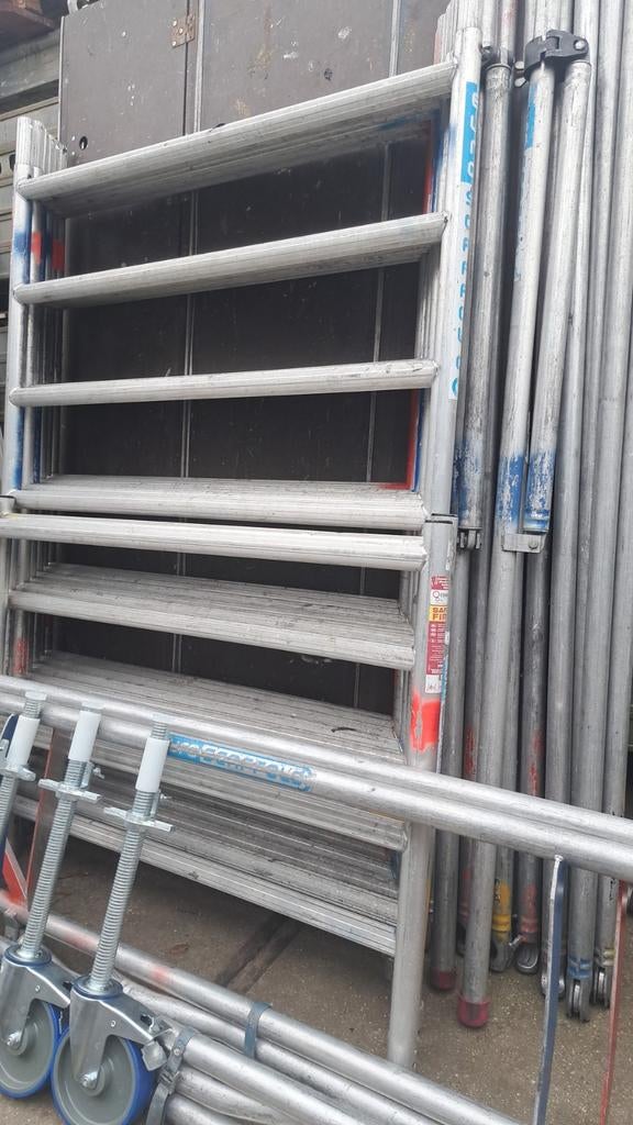 Te koop aluminium rolsteiger Werkhoogte 8.20 meter, Doe-het-zelf en Verbouw, Steigers, Ophalen of Verzenden, Euroscaffold, Rolsteiger of Kamersteiger