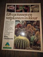 126 cactussen en vetplanten in kleur, Ophalen of Verzenden, Gelezen