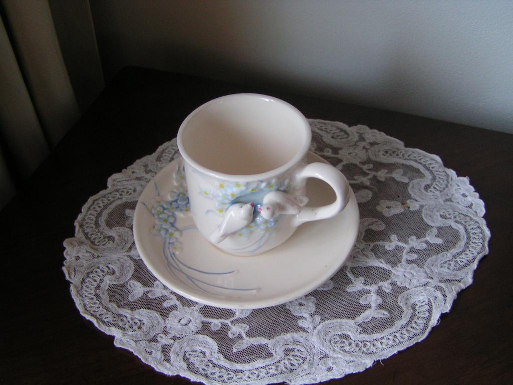 Prachtig Wit Kopje met duifjes, Nieuw, Ophalen of Verzenden, Overige stijlen, Kop(pen) en/of Schotel(s)