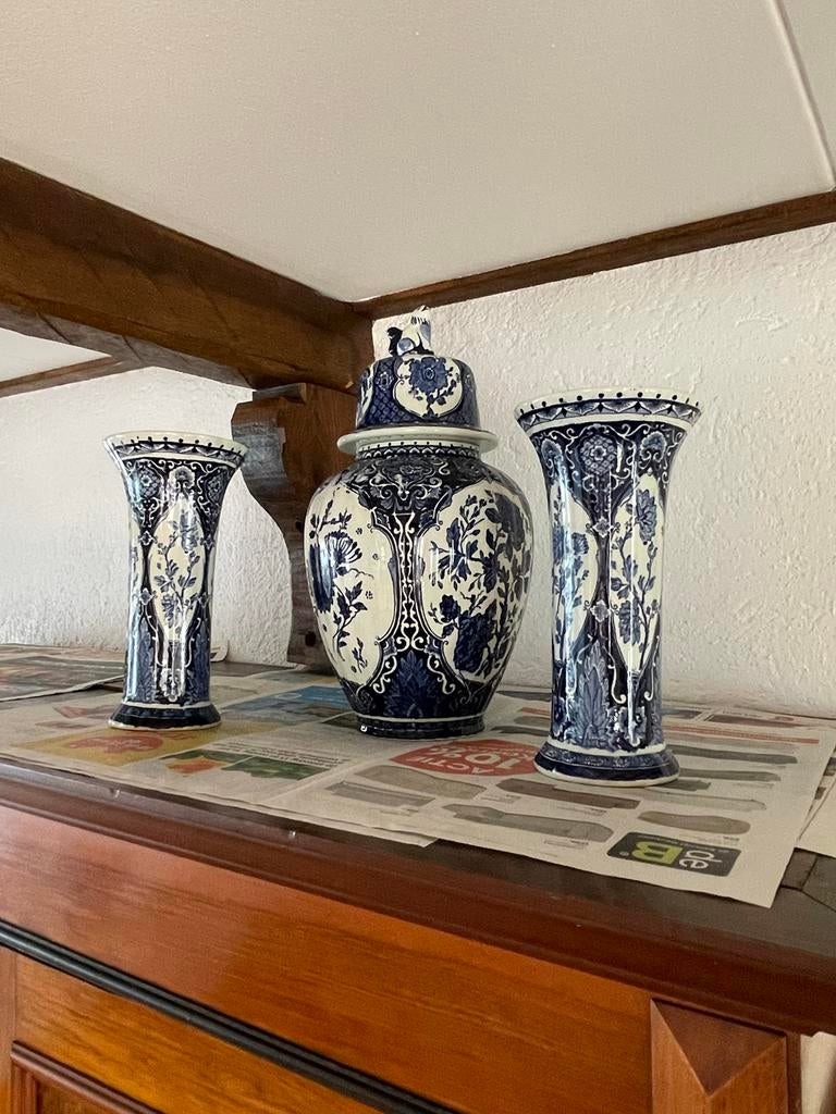 Delfts Blauw vazen en pot met deksel - Set van 3, Antiek en Kunst, Antiek | Vazen, Ophalen