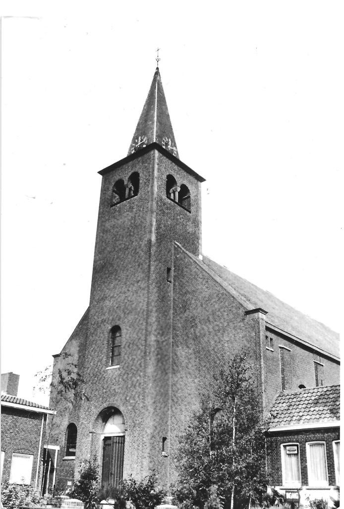 AK Woensdrecht - R.K. Kerk, Verzenden, 1960 tot 1980, Gelopen, Noord-Brabant