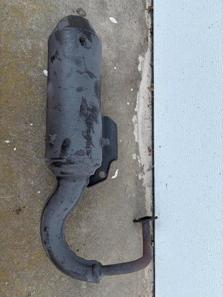 Uitlaat Peugeot Vivacity 2-takt snor (gebruikt), Fietsen en Brommers, Brommeronderdelen | Scooters, Gebruikt, Peugeot, Uitlaat