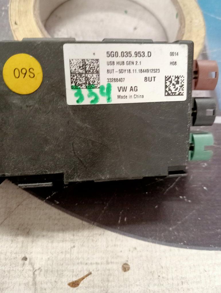 vw golf 7 r facelift 2018 usb hub 5g0035953d, Gebruikt, -, Volkswagen, -