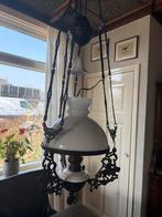 Antieke petroleum hanglamp met melkglas kap, Ophalen