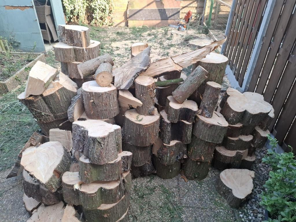 Verschillende soorten hout regelmatig beschikbaar, Tuin en Terras, Haardhout, 3 tot 6 m³, Ophalen, Overige houtsoorten, Stammen