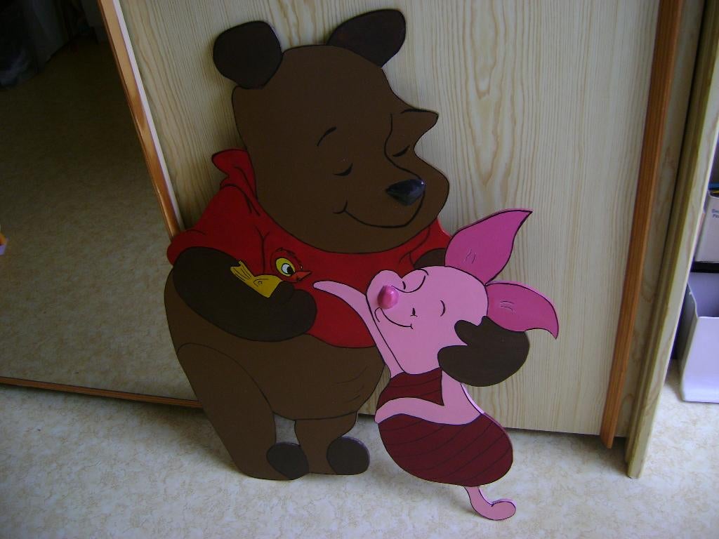 grote houten beer met knorretje ophang 90hx65br mist 1pootje, Kinderen en Baby's, Ophalen, Gebruikt, Wanddecoratie