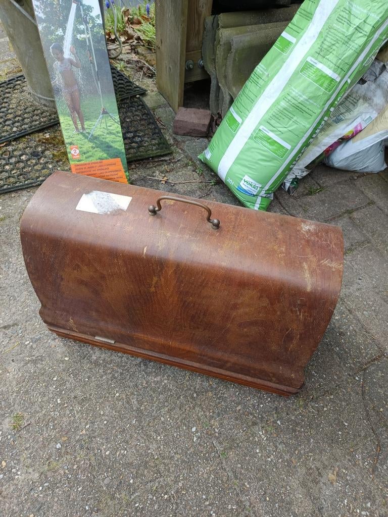 Naaimachine zit geen sleutel bij, Ophalen