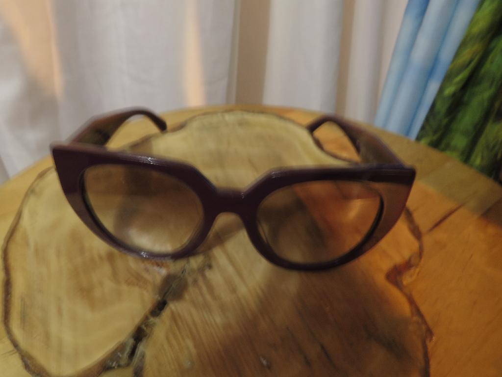 bordeaux Prada zonnebril SPR 14 W VIY-1L0, Overige merken, Gebruikt, Zonnebril, Ophalen of Verzenden