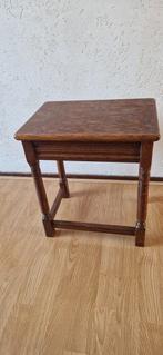 Bijzettafeltje van hout, Antiek en Kunst, Antiek | Meubels | Tafels, Ophalen of Verzenden