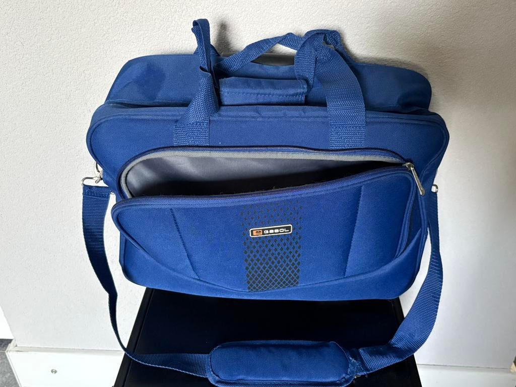 Kobaltblauwe pilotenkoffer / laptoptas / reistas van Gabol, Ophalen, Wieltjes, Zo goed als nieuw, Minder dan 50 cm