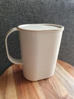 Tupperware schenkkan/sapkan, Ophalen of Verzenden, Zo goed als nieuw, Crème, Beker of Kan