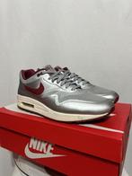 ALS NIEUW! Maat 44 - Nike Air Max 1 Hyperfuse Night Track, Kleding | Heren, Schoenen, Overige kleuren, Verzenden, Nike, Nike