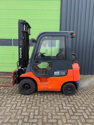Toyota 7FGF18, Sideshift/vorkenversteller en weinig uur! beschikbaar voor biedingen